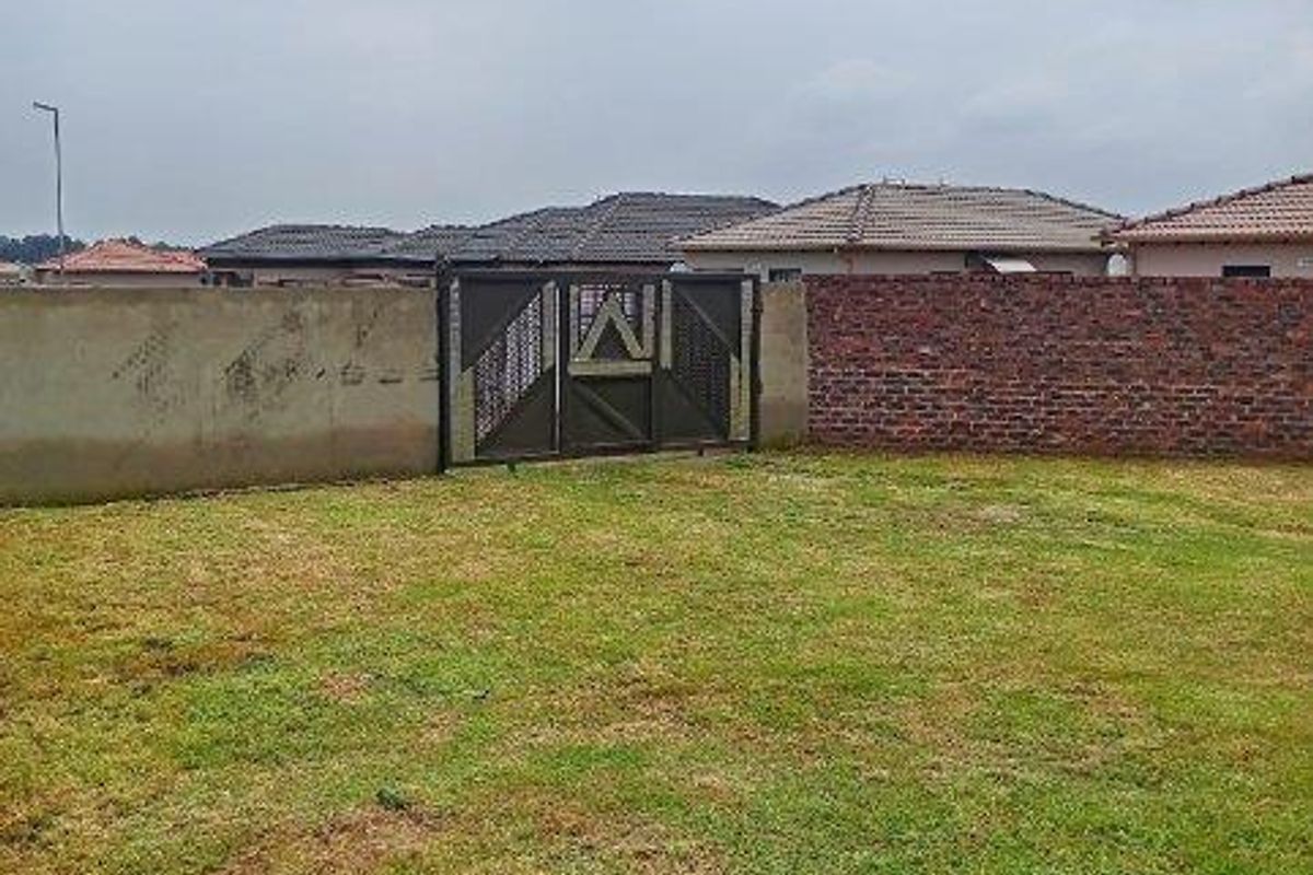 24/7 Monitored Security with Biometric Access | Executive 3-Bedroom Residence in Dawn City, Dawn Park Step into secure contemporary living - Photo 2