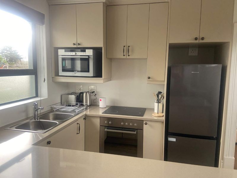 Modern garden Cottage in Constantia - Photo 7