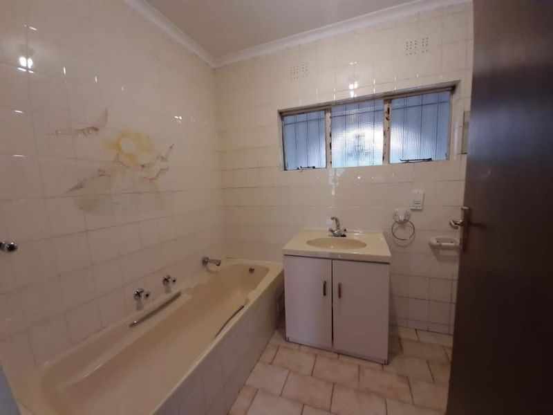 3 bedroom house for Sale in Buccleuch - Photo 2