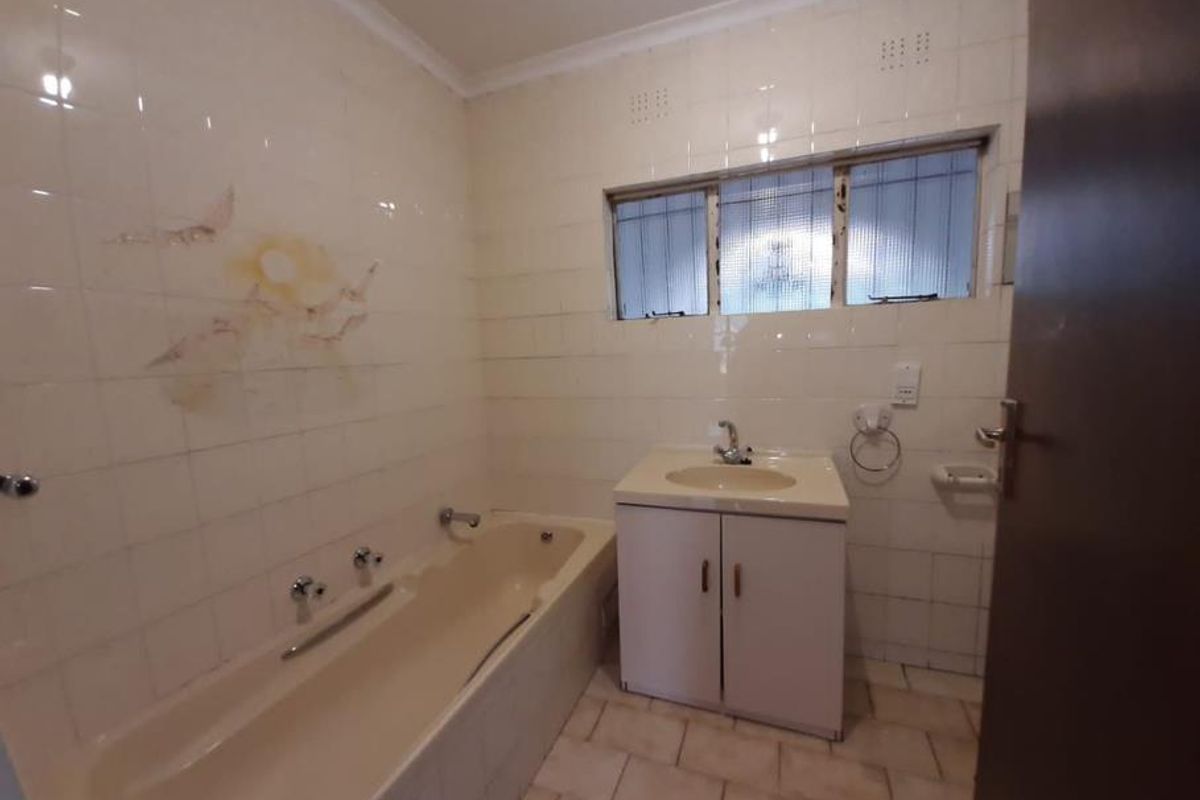 3 bedroom house for Sale in Buccleuch - Photo 2