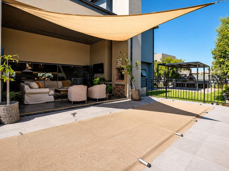Exceptional Off-the-Grid Luxury Living in Prestigious Sagewood Estate - Photo 10