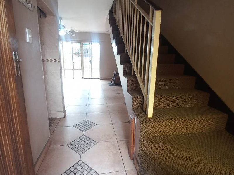 Charming 2 Bedroom Flat - Photo 5