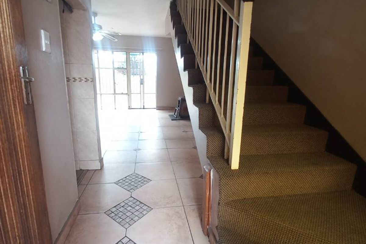 Charming 2 Bedroom Flat - Photo 5