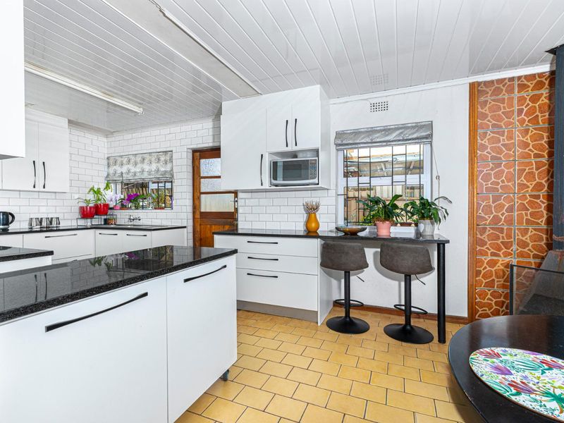 Charming 3-Bedroom Family Home in a Lovely, Quiet Pocket - Photo 10