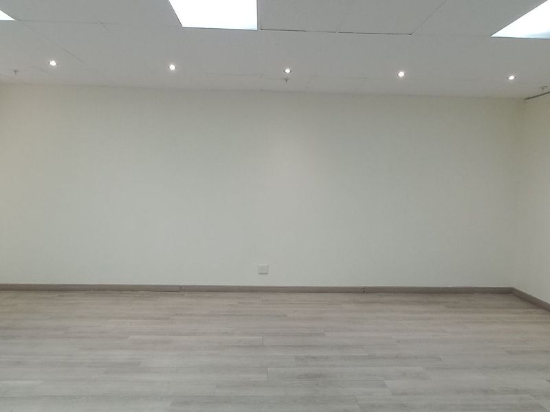 2,633m2 Office Block To Let in Isando Business Park - Photo 10