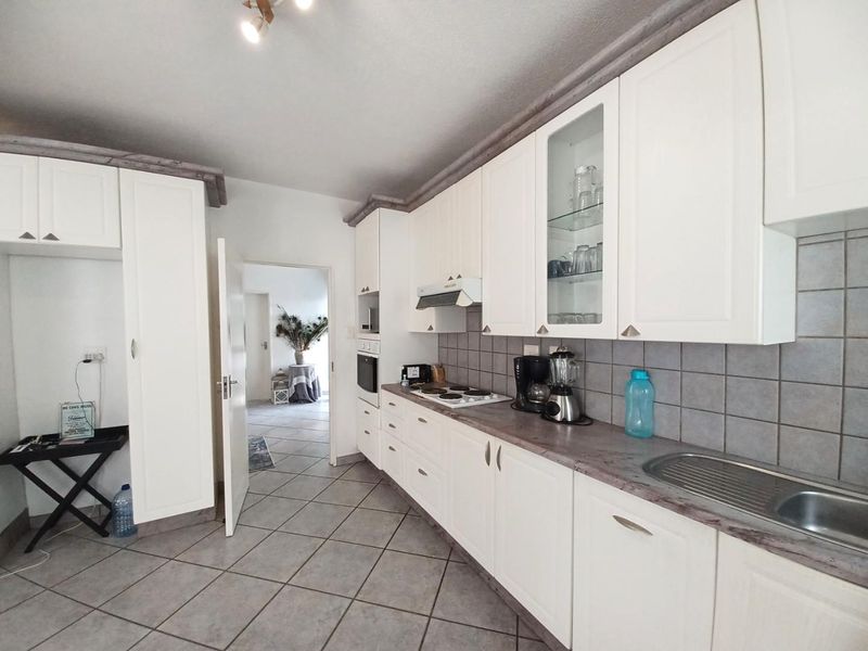 Kleine Kuppe - Spacious Double-Storey Home – N$ 2.7 Million (CC Registered) - Photo 3