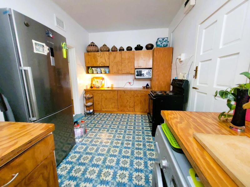 **Charming Flat in Upper Glenwood: Convenience Meets Comfort** - Photo 7