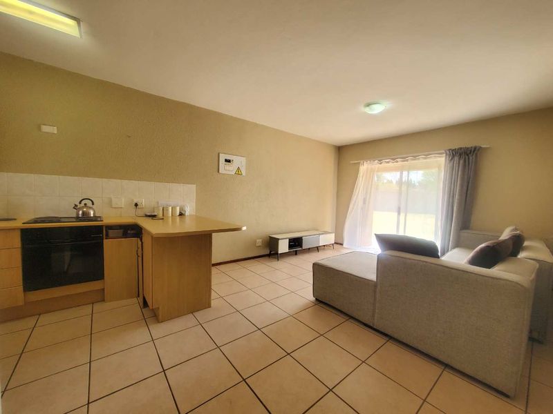 Perfect starter home or investment in Ruimsig Palms! - Photo 7