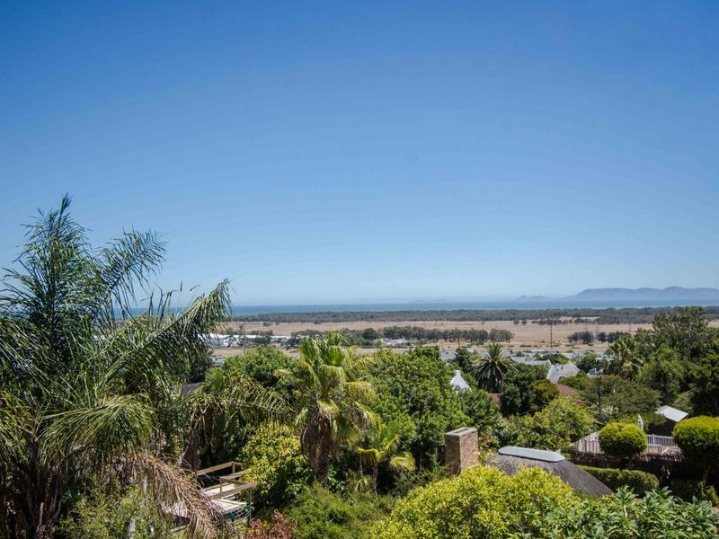 Potential, charm and lots of space in this unique property - Photo 3