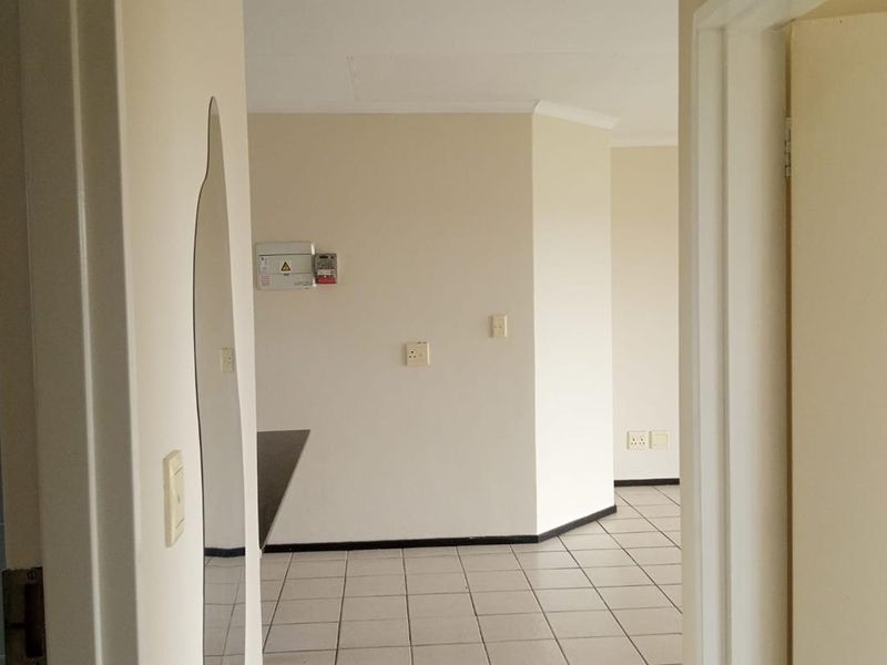 Gorgeous apartment close to amenities - Photo 9