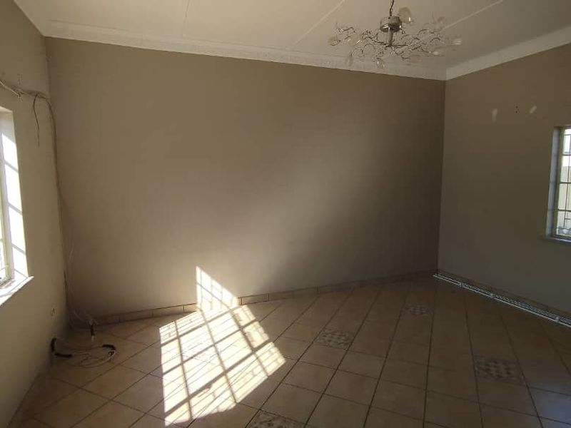Spacious family home with income-generating flats - for Sale!! - Photo 10