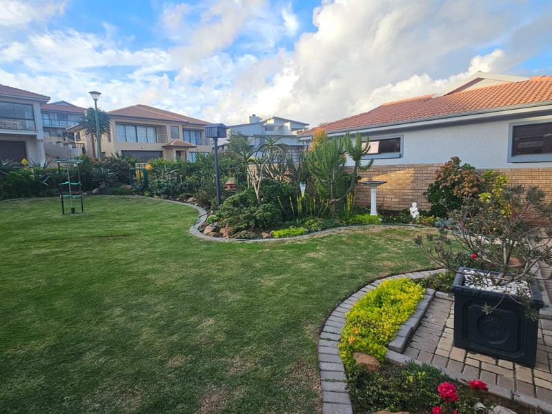 Elegant single-level home in prestigious Monte Christo Eco Estate - Photo 10