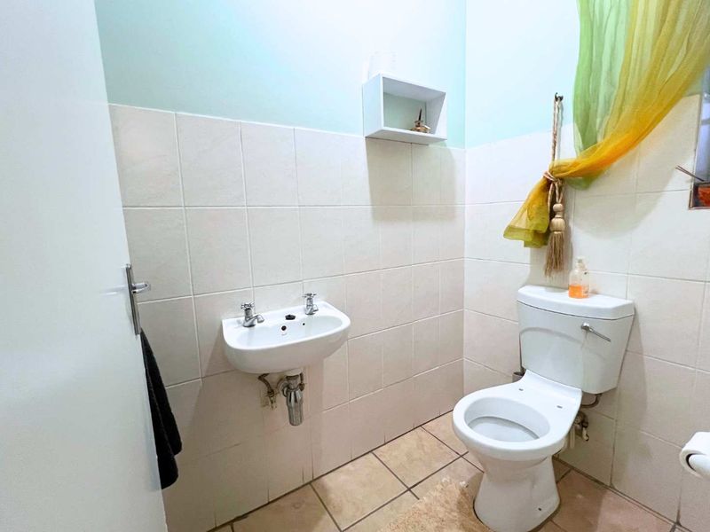 Three Bedroom townhouse in Annlin - Photo 8