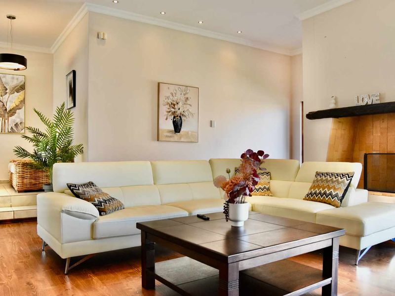 Spacious 4-Bedroom Family Home with Boma & Jacuzzi in prime location - Photo 4