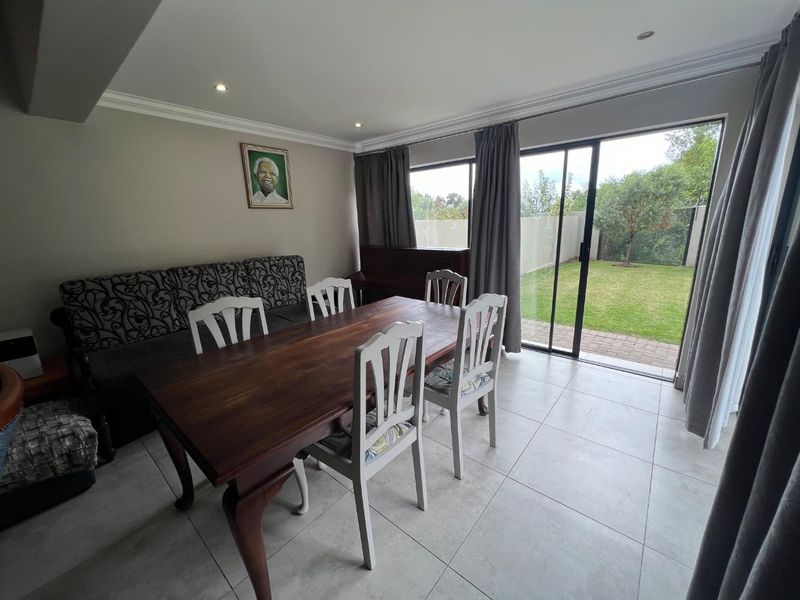 Four-Bedroom, Two-and-a-Half Bathroom Semi-Detached Residence in a Secure Estate - Photo 7