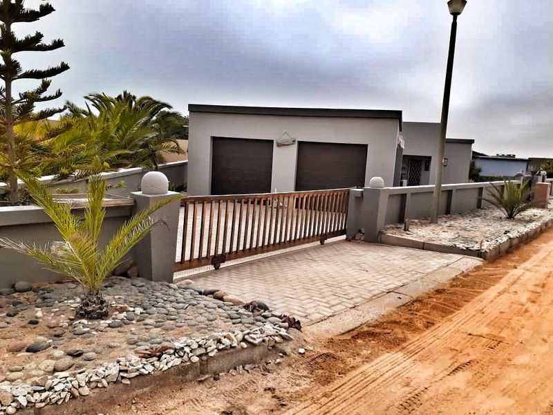 GORGEOUS HOME FOR SALE IN HENTIES BAY - Photo 2