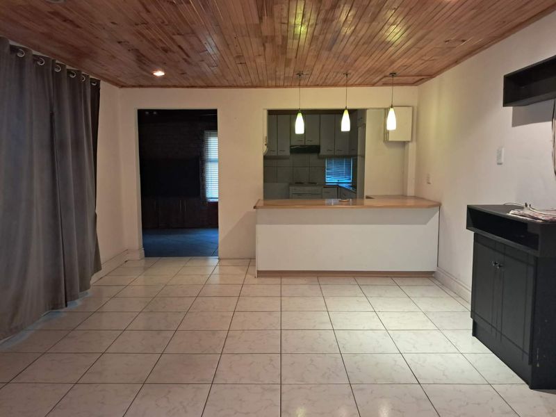 OPEN PLAN COASTAL LIVING - Photo 10