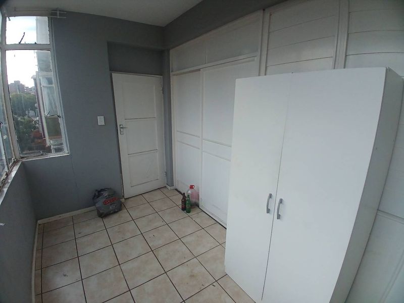 Room to rent in Arcadia - Photo 3