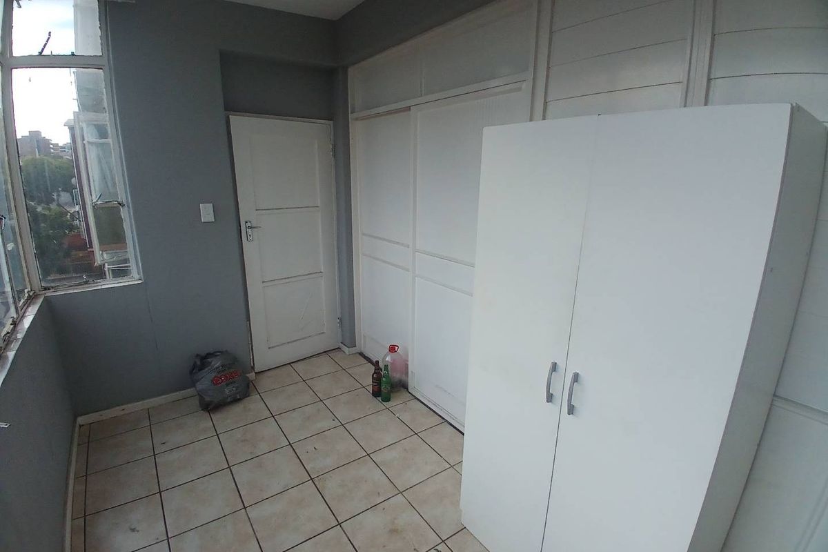 Room to rent in Arcadia - Photo 3