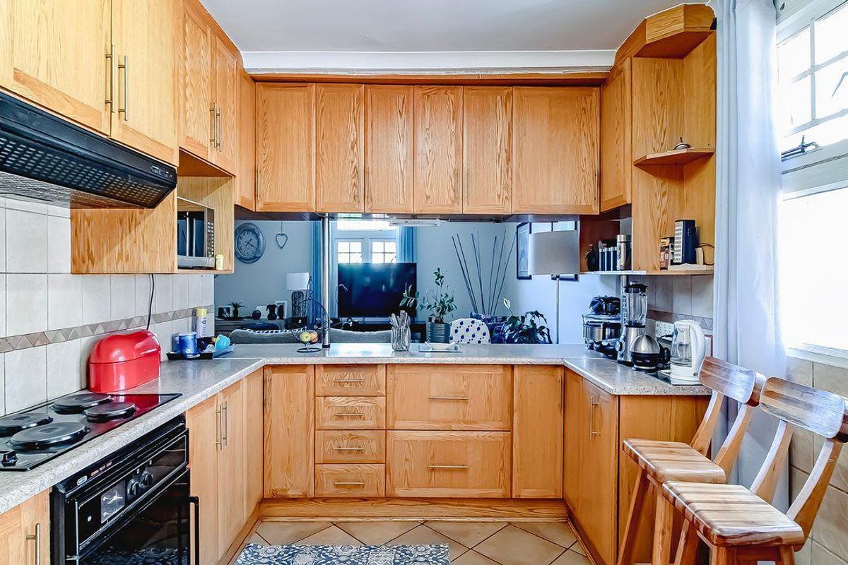 A 4 bedroom modern Farmhouse is now for sale in Ninapark - Photo 3