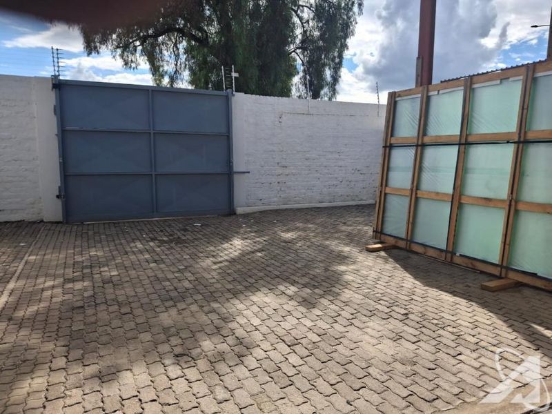 WAREHOUSE & OFFICES FOR SALE – LAFRENZ INDUSTRIAL SELLING PRICE N$13,650,000 - Photo 8