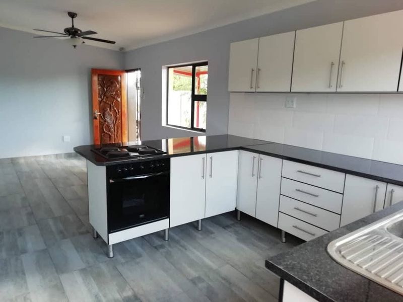 Safe & Neat Ongwediva Family House For Sale - Photo 2