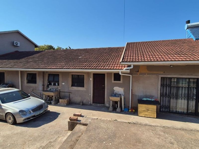 4 Bedroom Priced to Sell In Escombe - Photo 2