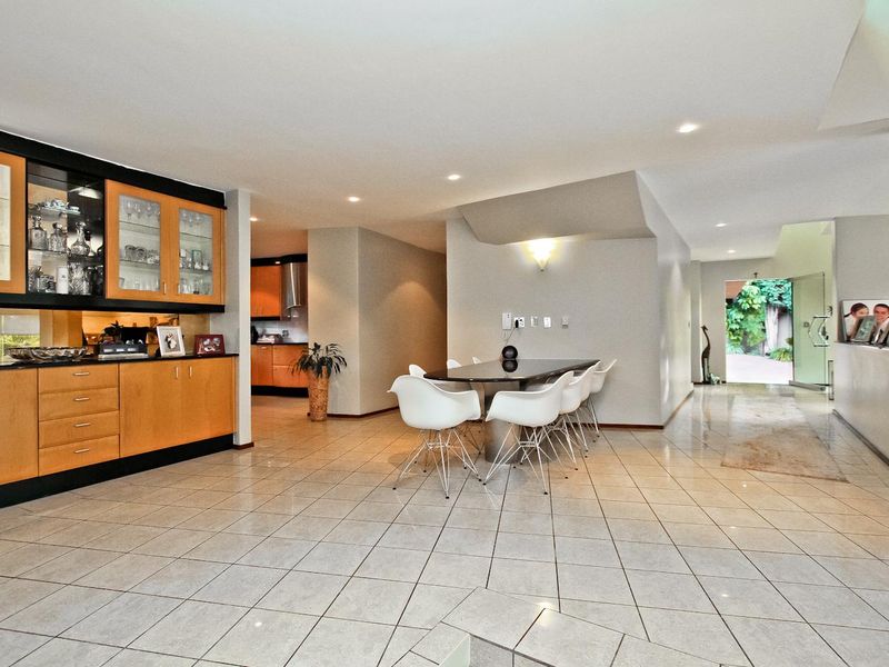 Ultimate in Luxurious Living! - Photo 8