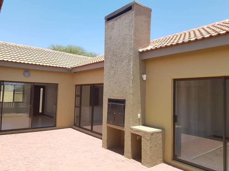 Welcome to a serene and secure haven in the heart of Camelthorn Estates in Okahandja! - Photo 6