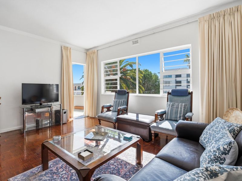 Sea Point Living: Balcony, Garage, and Great Potential - Photo 8