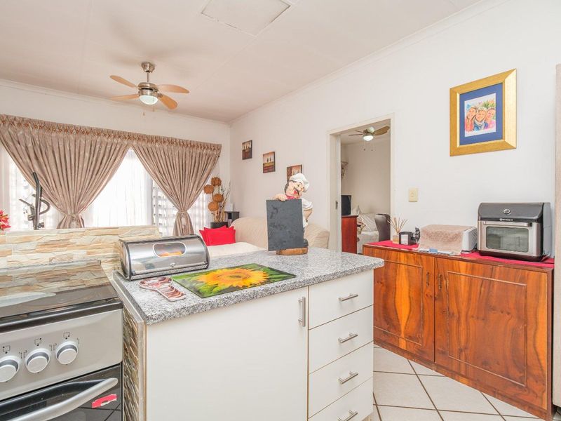 1 Bedroom Unit, set on the first floor in Great Condition. - Photo 5