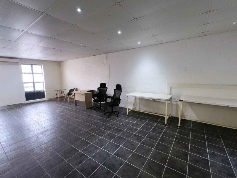 Warehouse/office To Let - Photo 4