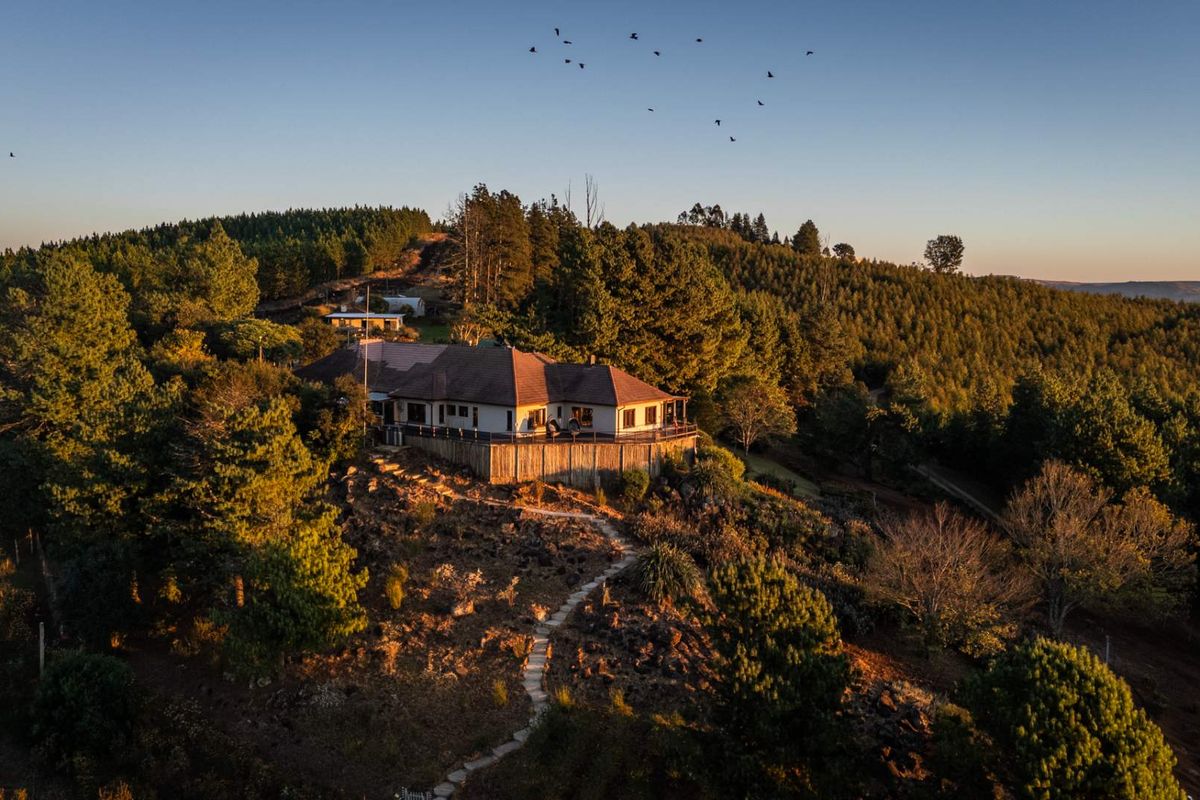 69ha Lifestyle Farm with Two Income-Producing Guest Cottages and 360° Views. - Photo 2