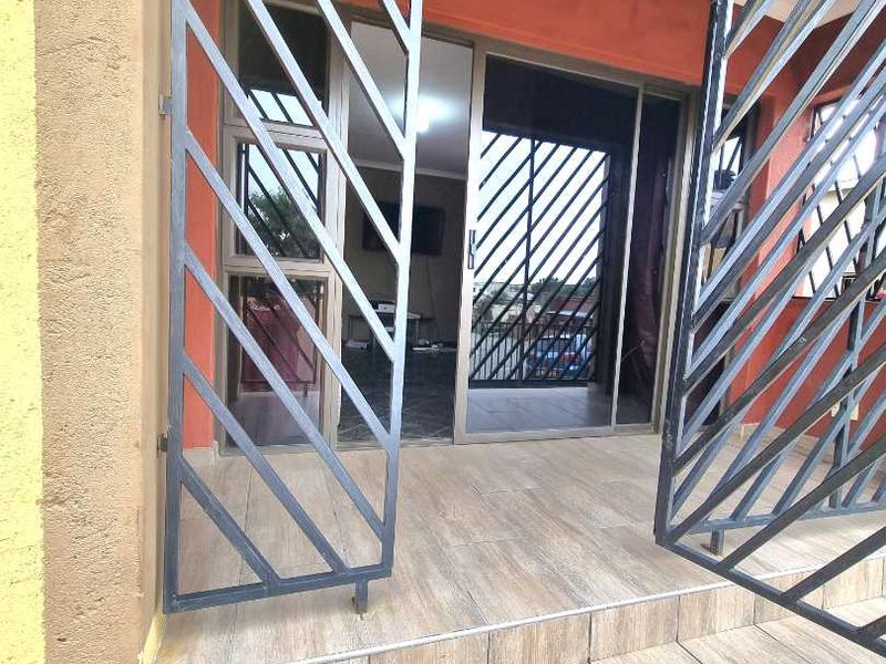 HOUSE FOR SALE KHOMASDAL - Photo 2