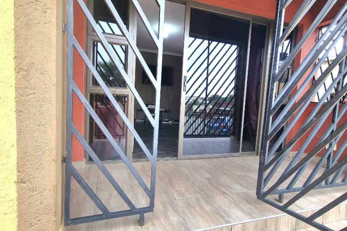 HOUSE FOR SALE KHOMASDAL - Photo 2