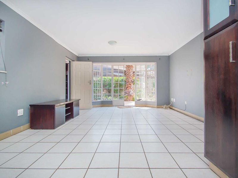 Renovators Dream Project, Commune Living, Large Home? You Choose... - Photo 3