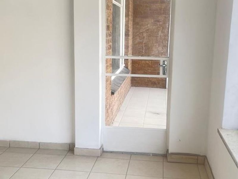 Flat For Rental - Photo 2