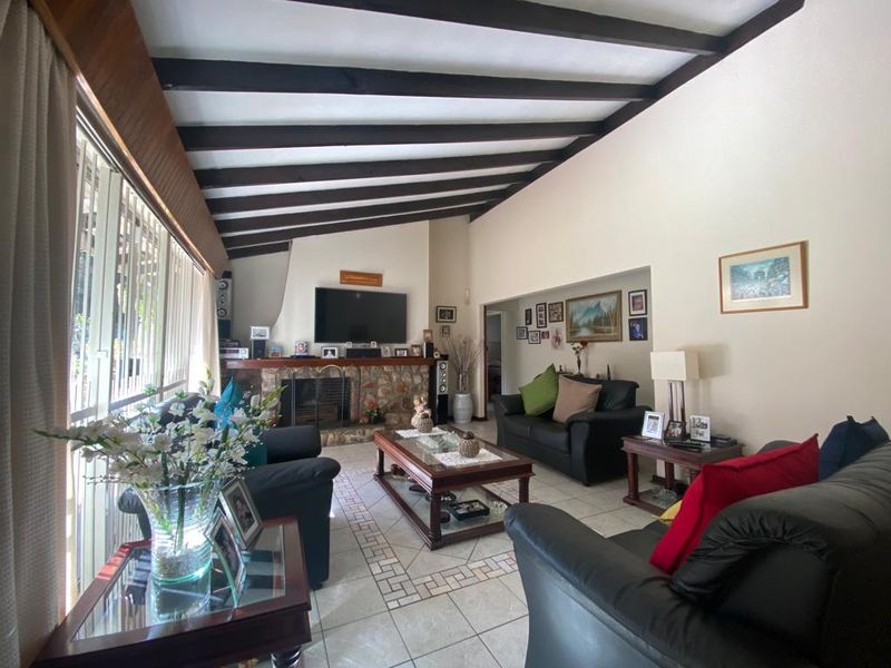 If only this large family home could speak, it would tell a thousand tales of love and memorable moments. Make it your own and nurture new memories. - Photo 9