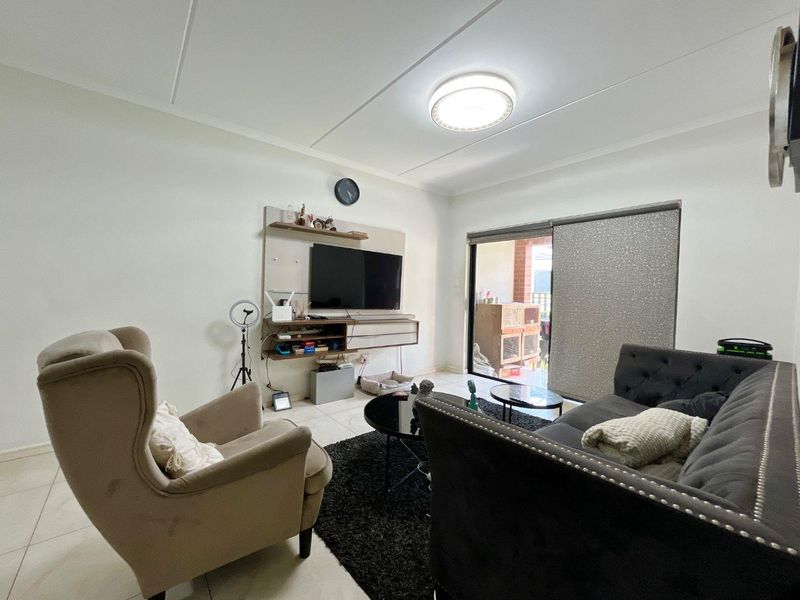 Live in Style at Orchid Ridge: Ground-Floor Delight! - Photo 9