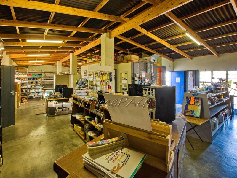 Light Industrial Area, Henties Bay:  Warehouse/Workshop with Flat is for Sale - Photo 9