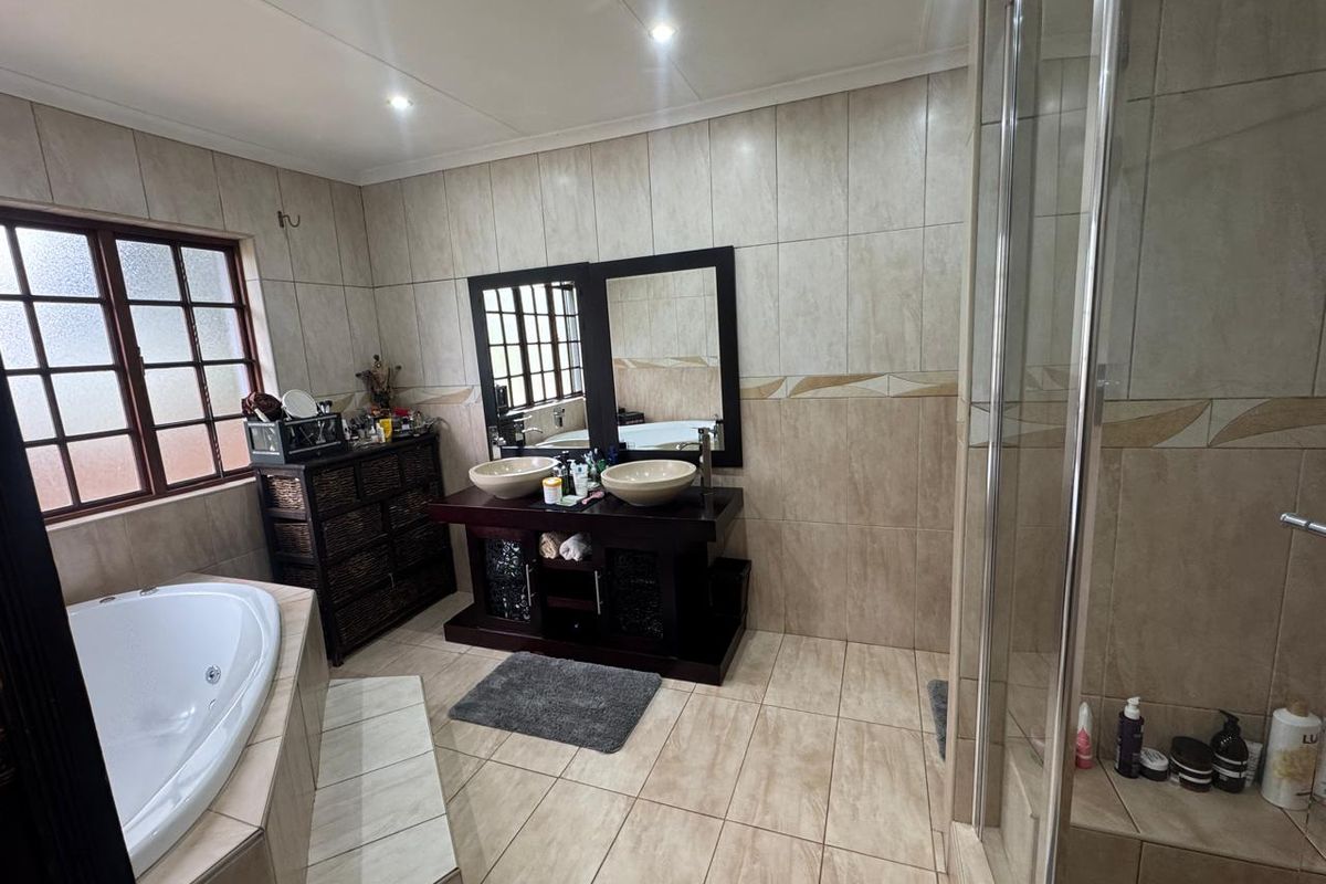 Modern 4 Bedroom Family Home - Photo 2