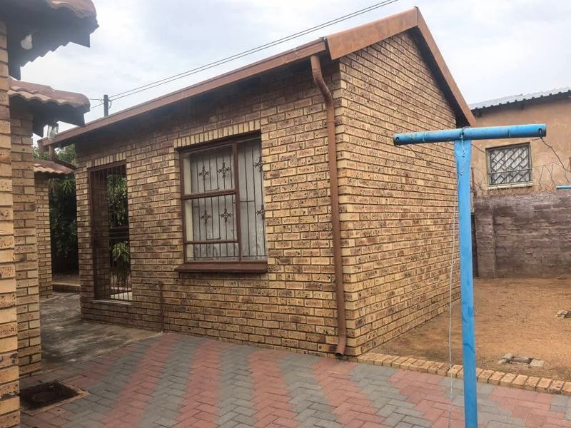 3 Bedroom House for Sale in Soshanguve SS - Photo 3