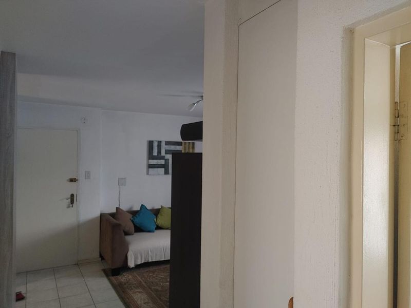 Spacious 2-Bedroom Apartment for Rent in Verwoerdpark - Photo 3