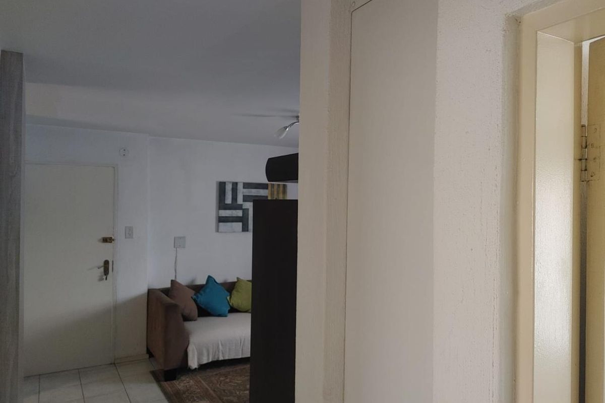 Spacious 2-Bedroom Apartment for Rent in Verwoerdpark - Photo 3
