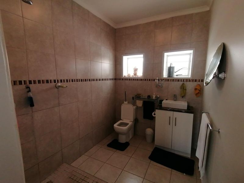 Exquisite Living with amazing views - Photo 7