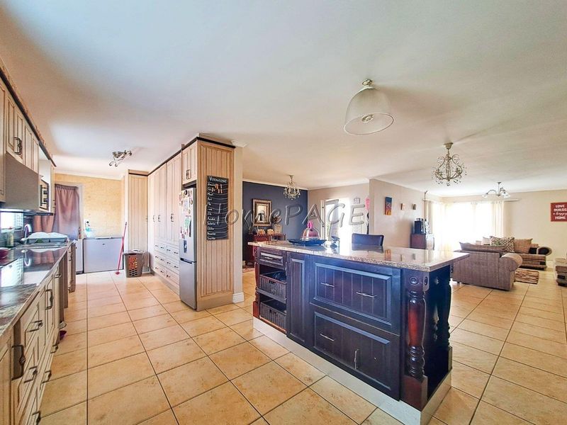 Central, Walvis Bay:  Spacious, Attractive 4 Bedroom home in popular area - Photo 10