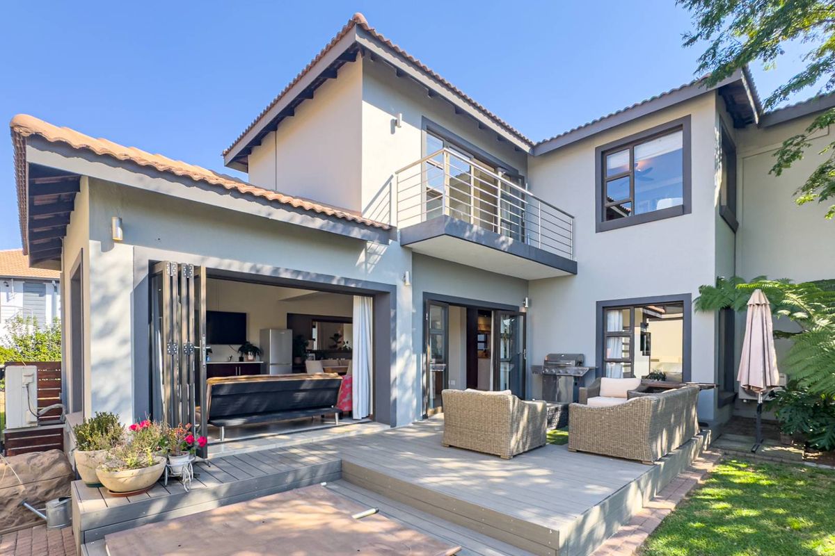 Gem of a family home in Midlands Estate - Photo 2