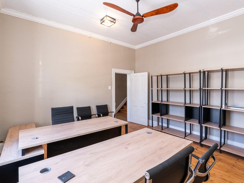 FOR SALE, GRACIOUS GARDENS LANDMARK BUILDING WITH A CAR PARK - Photo 10