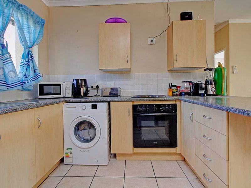 Experience Modern Living in Wilgeheuwel, Roodepoort - Photo 5