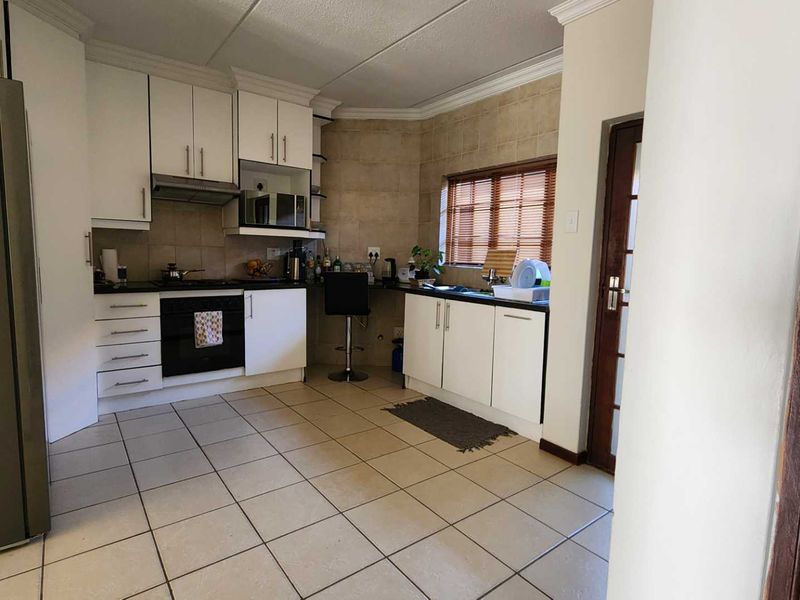 2 Bedroom Apartment For Sale in Heatherview - Photo 1
